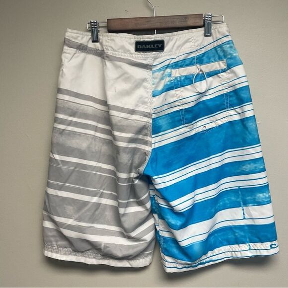 Oakley Mens Blue Gray and White Striped Swimsuit Size 31 - Picture 6 of 7
